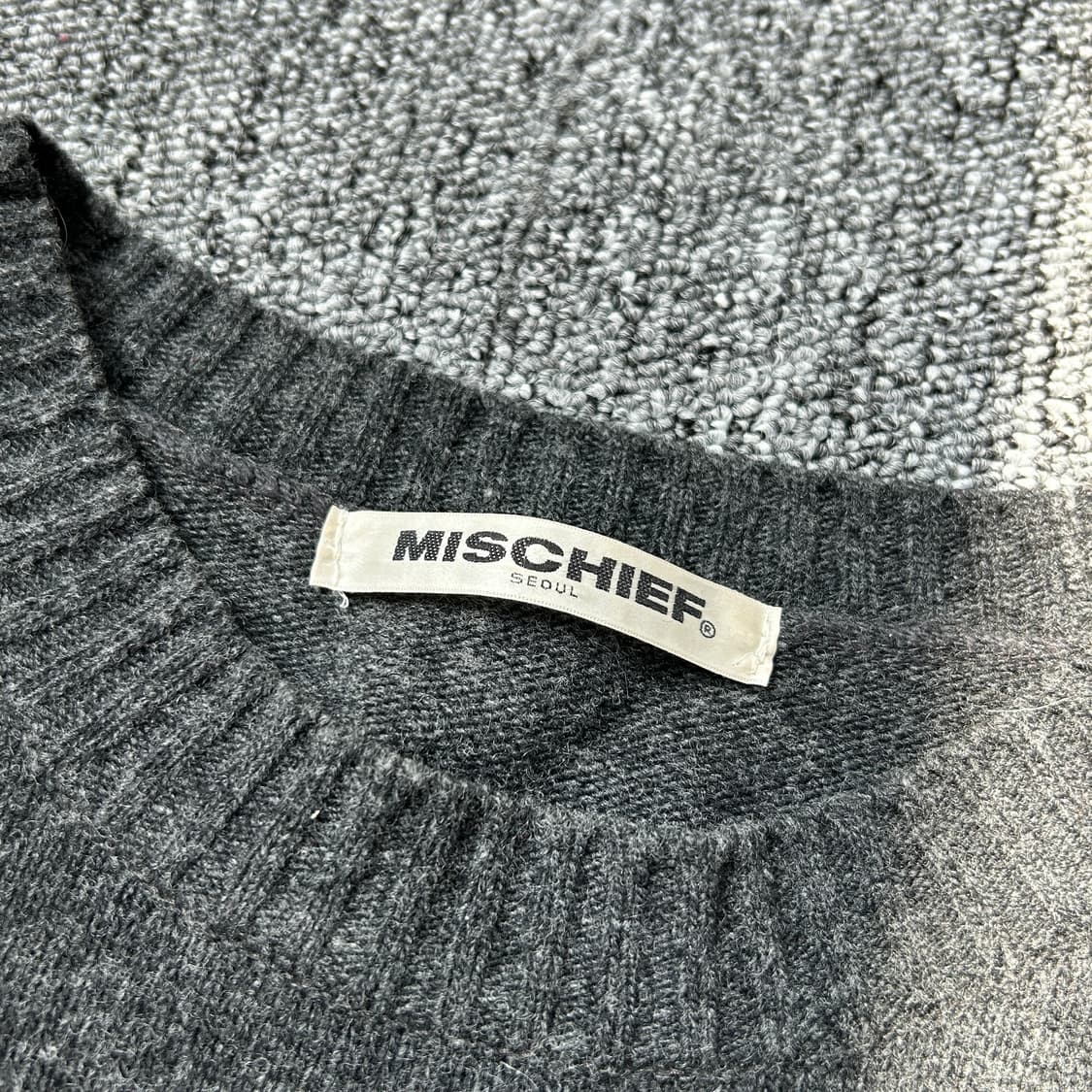 미스치프 차콜 캐시미어 니트 상품이미지8