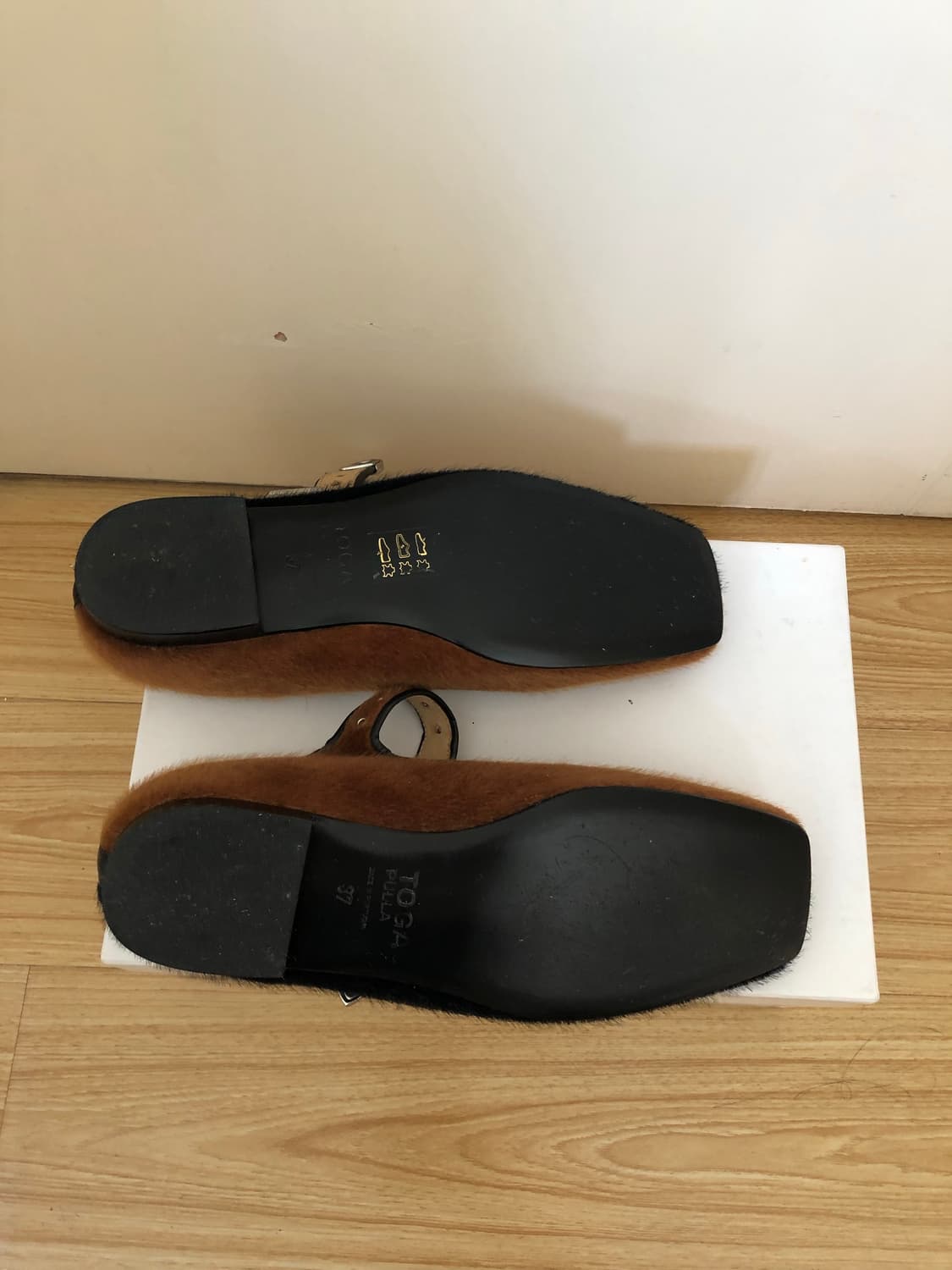 Toga Pulla 퍼 버클 메리슈즈 상품이미지10