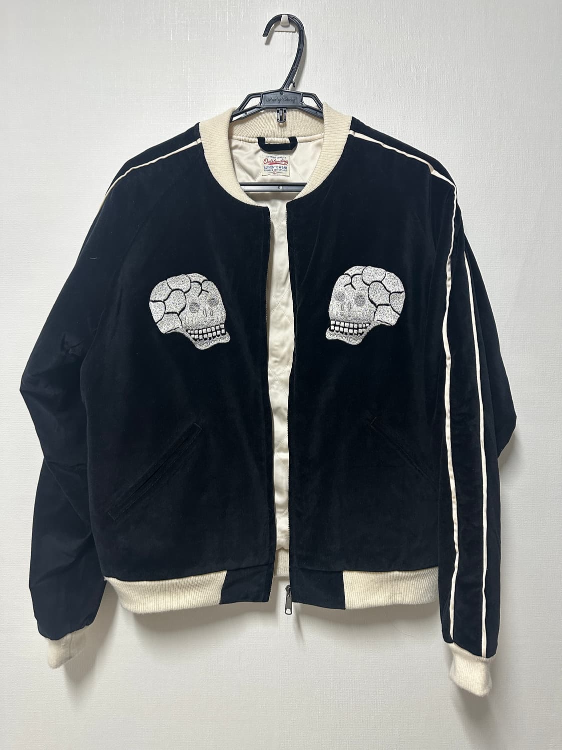 아웃스탠딩 해골 수베니어 자켓 블랙 벨벳 L사이즈 상품이미지1