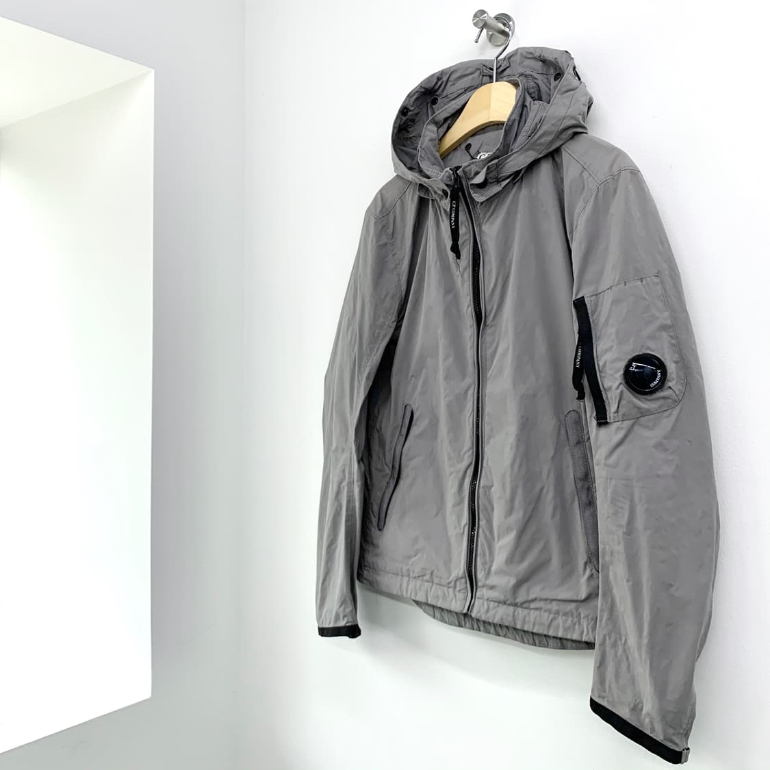 CP컴퍼니 렌즈 와펜 실버 고글 나일론 후드 자켓 상품이미지1
