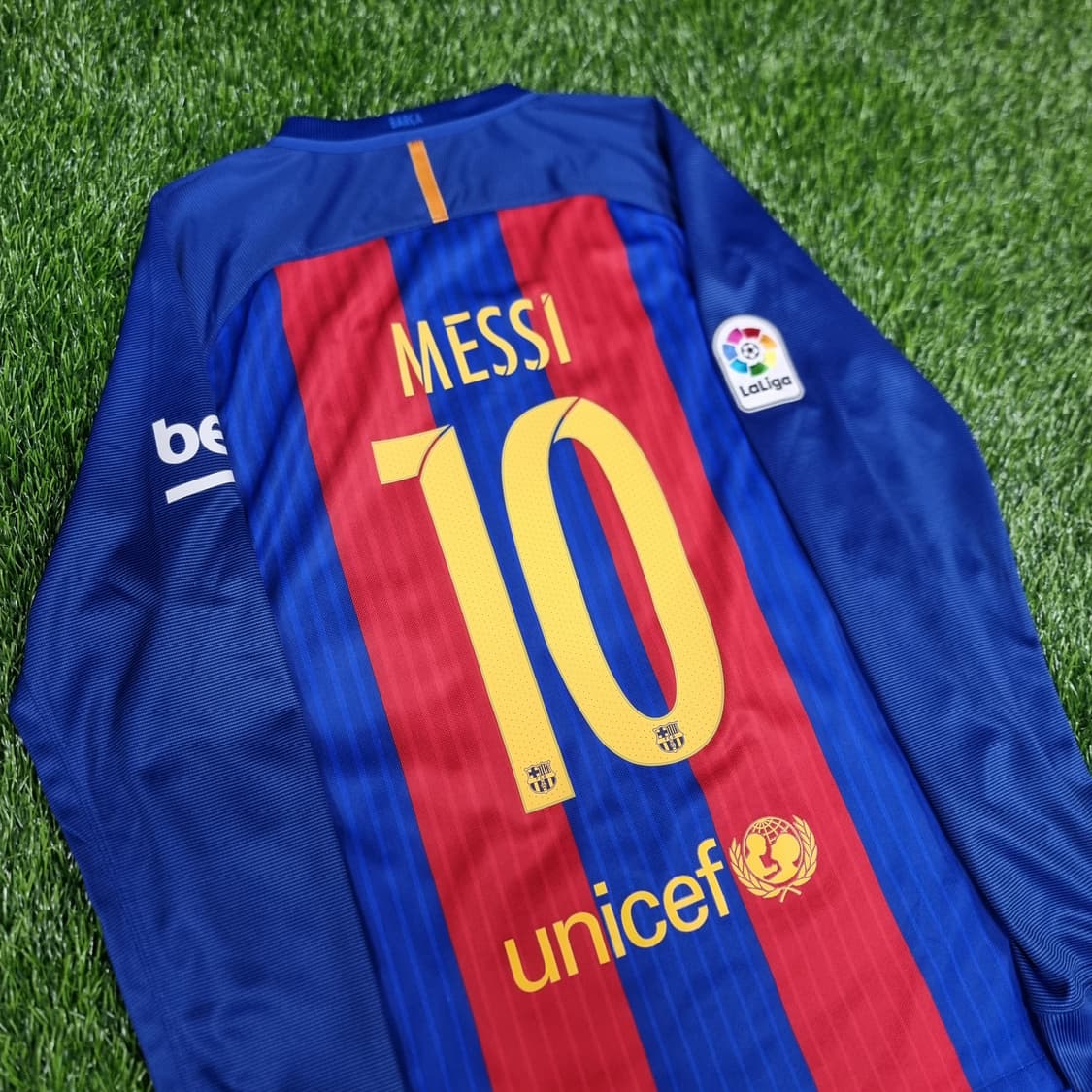16-17시즌 바르셀로나 홈 유니폼 #10 메시 상품이미지3