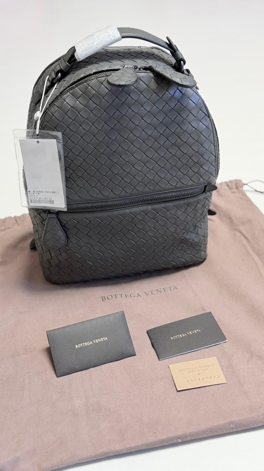 택달린 새상품) 보테가베네타 인트레치아토 백팩 그레이 정가 490만원 상품이미지1
