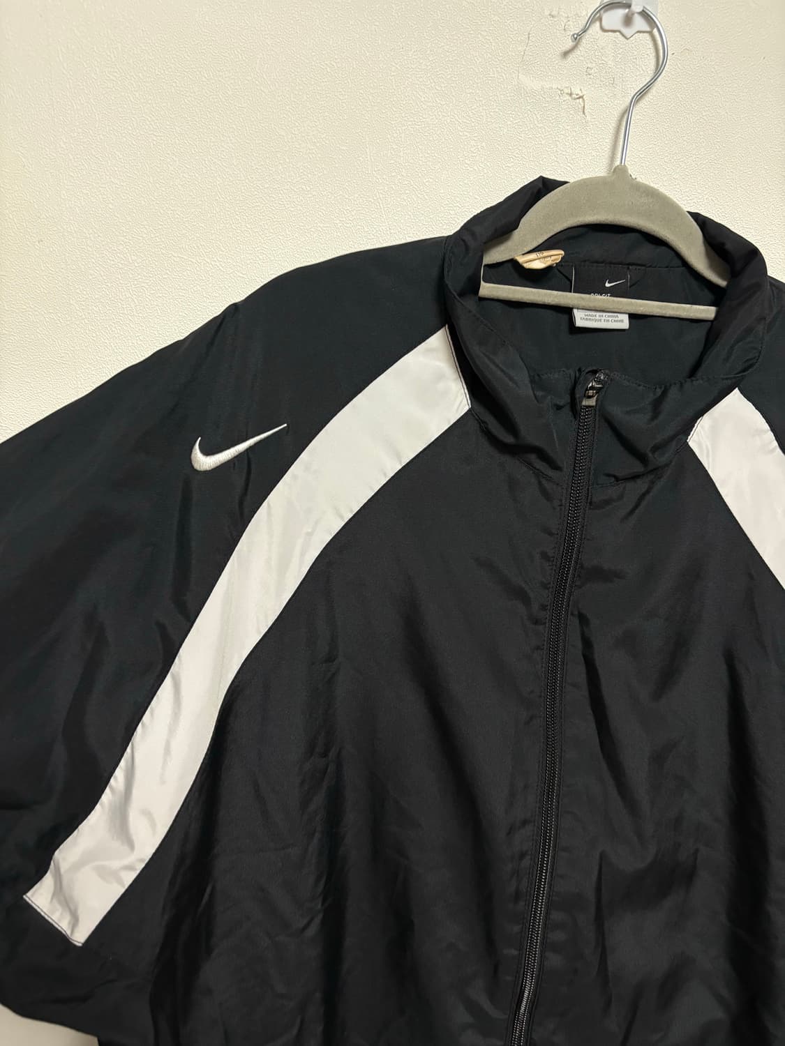 나이키 숄더로고 배색 바람막이 상품이미지3