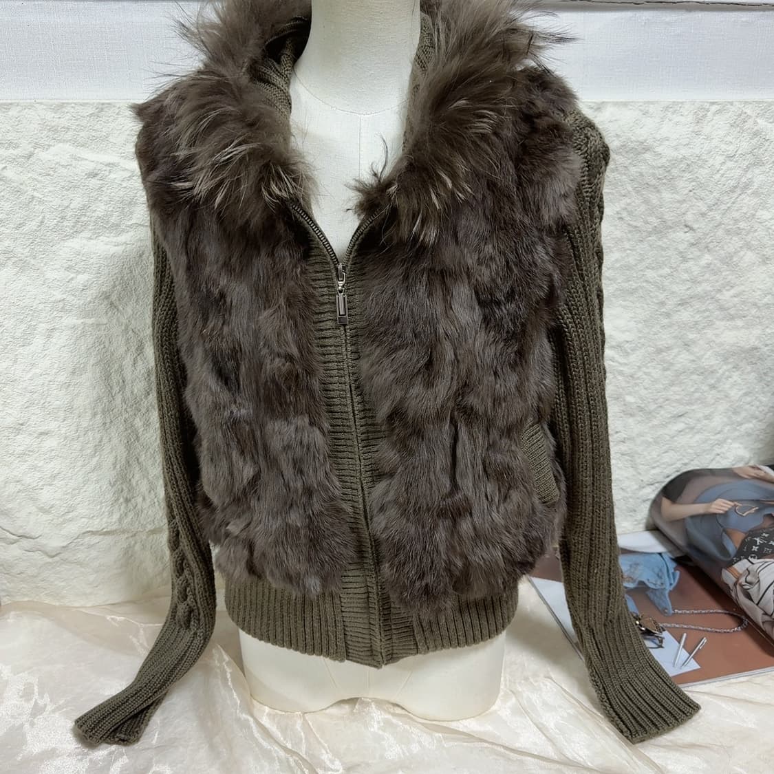 빈티지 올리브 그린 라쿤퍼후드 토끼털 꽈배기 니트자켓 후드집업 상품이미지1