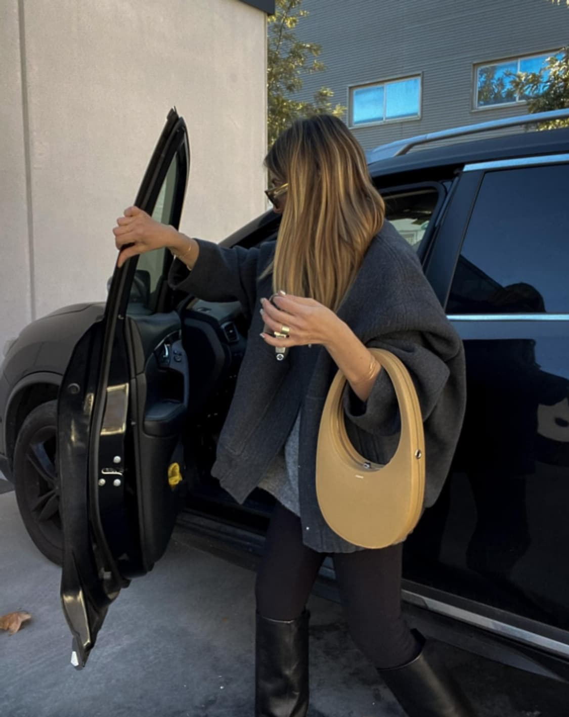 코페르니 스웨이드 스와이프백 상품이미지1