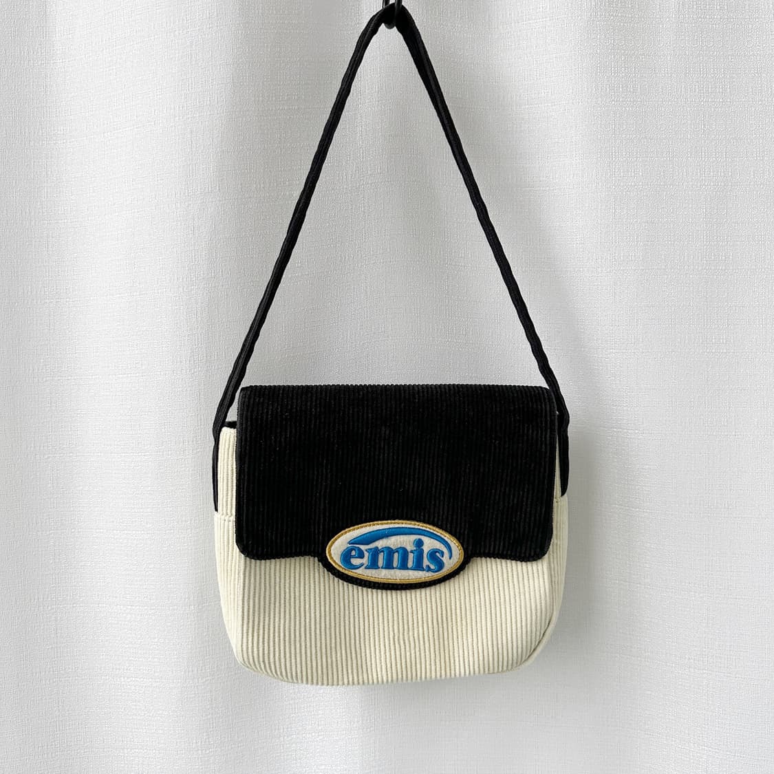 EMIS 이미스 코듀로이 와펜 숄더백 블랙 상품이미지1