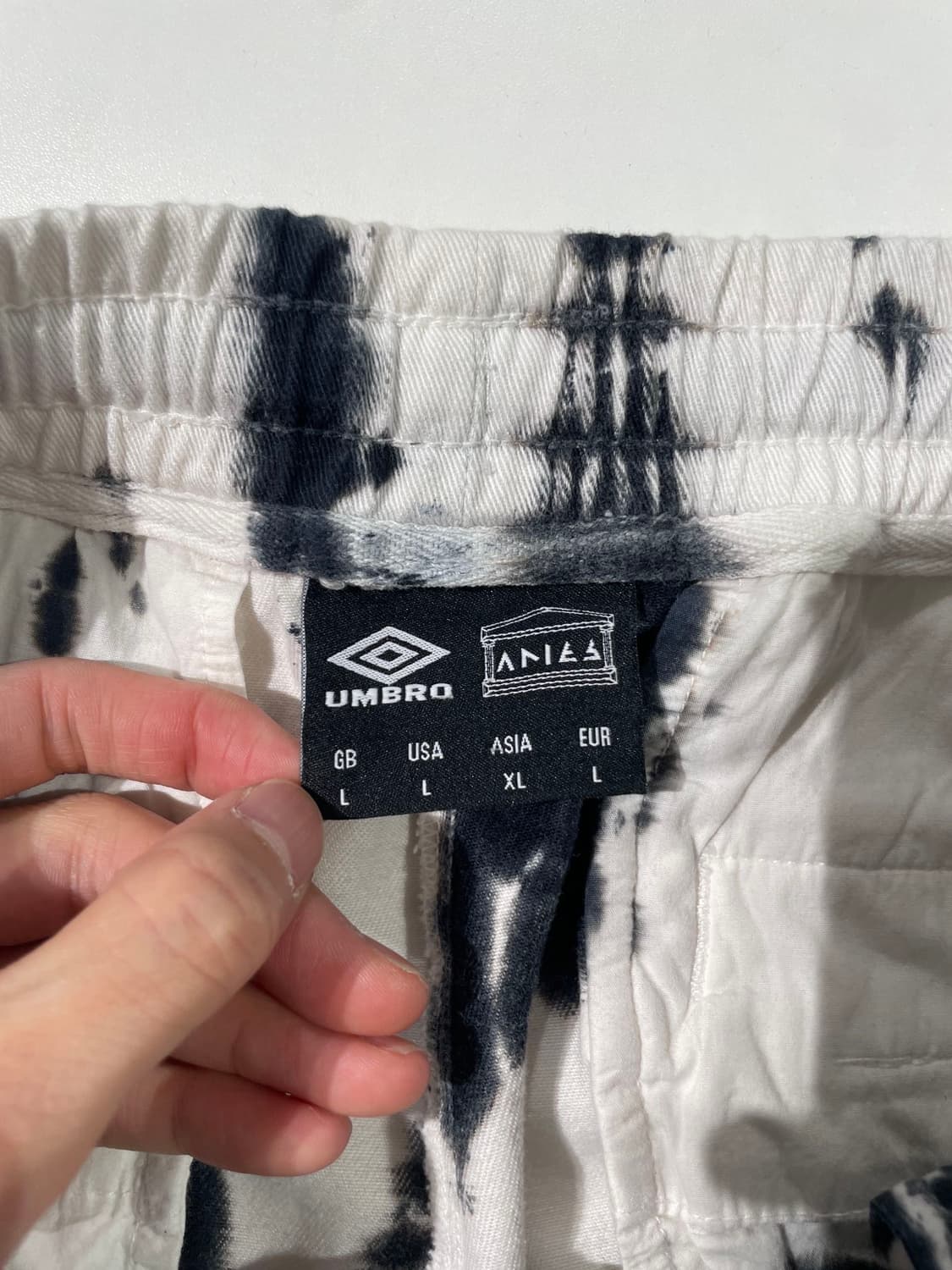 엄브로 x 에리즈 화이트 타이 다이 팬츠 상품이미지7