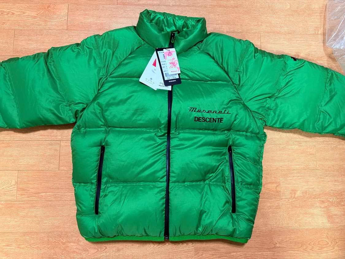 [95(M)] [데상트X마세라티] 에어써큘레이션 스텐드넥 숏 다운 자켓 상품이미지1