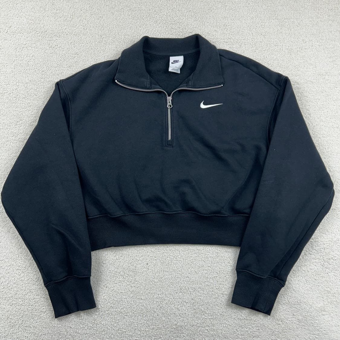 나이키 스우시로고 크롭 하프집업 맨투맨 블랙 상품이미지3