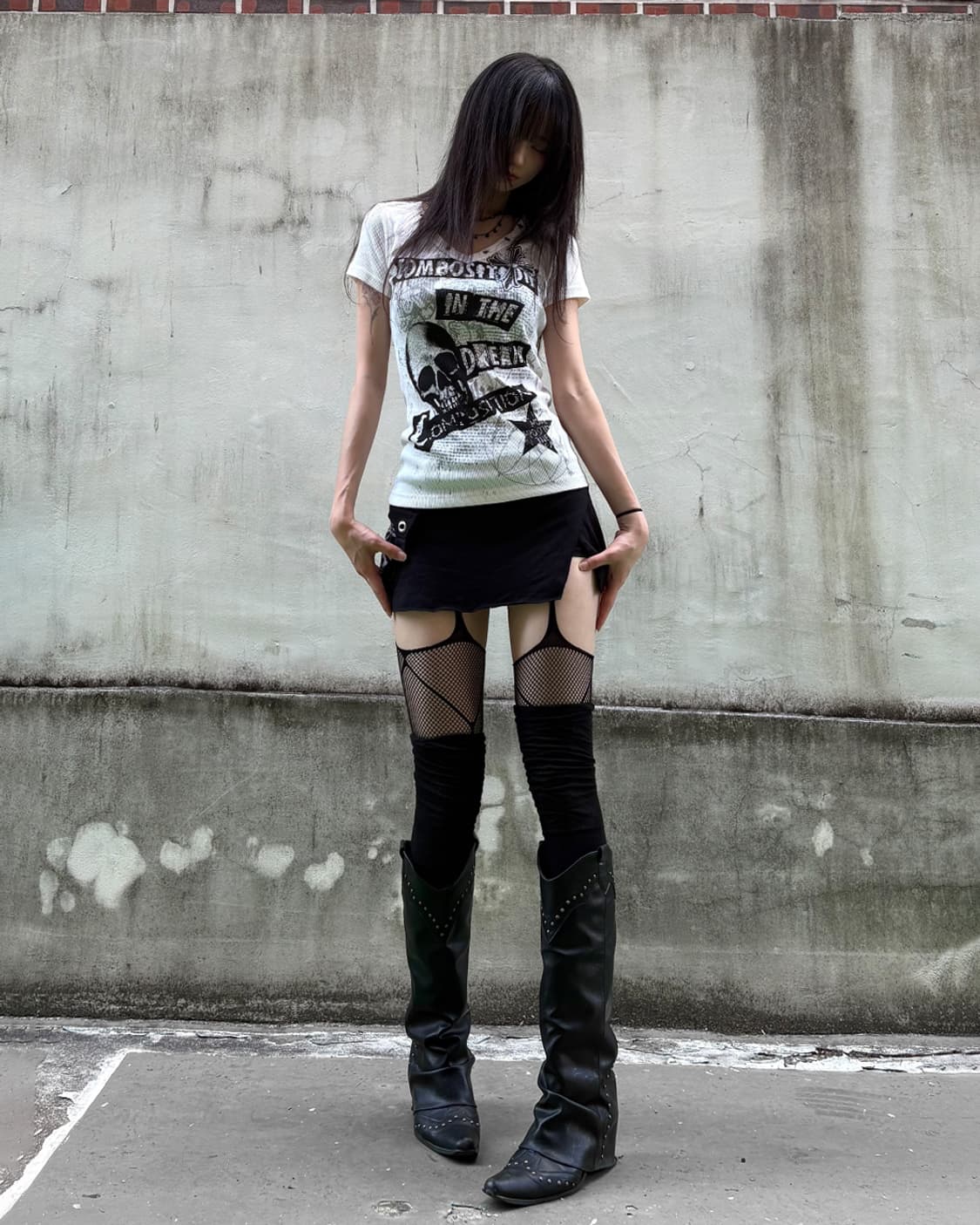 Punk Skull Cross Stud V-Neck Tee 상품이미지2