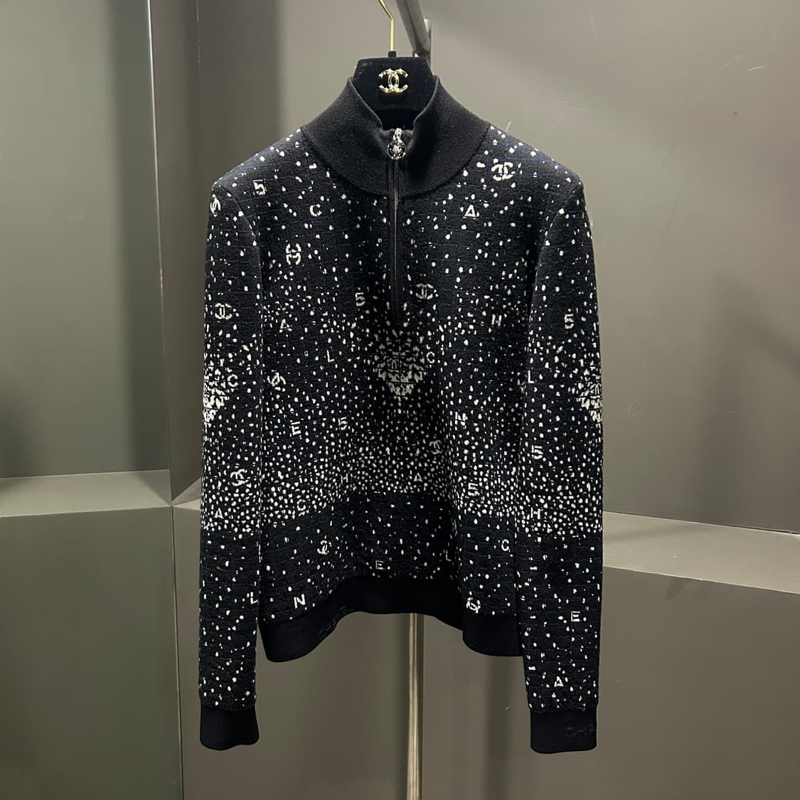 샤넬 레터링 CC 니트집업 상품이미지1