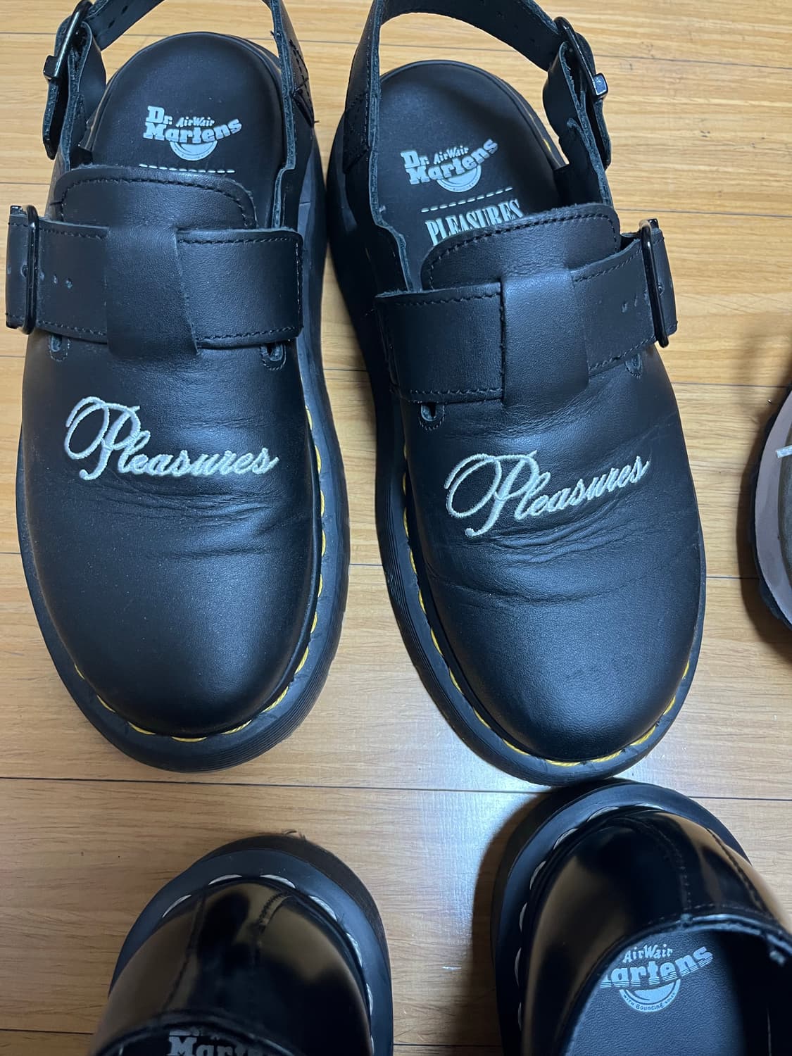 닥터마틴x플레져스 240 상품이미지2