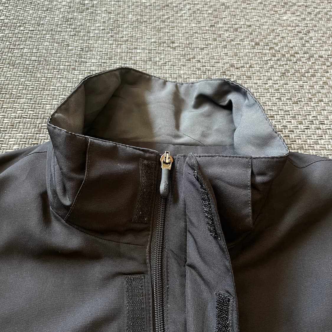 아식스 블랙 안감기모 바람막이 윈드브레이커 105 상품이미지4