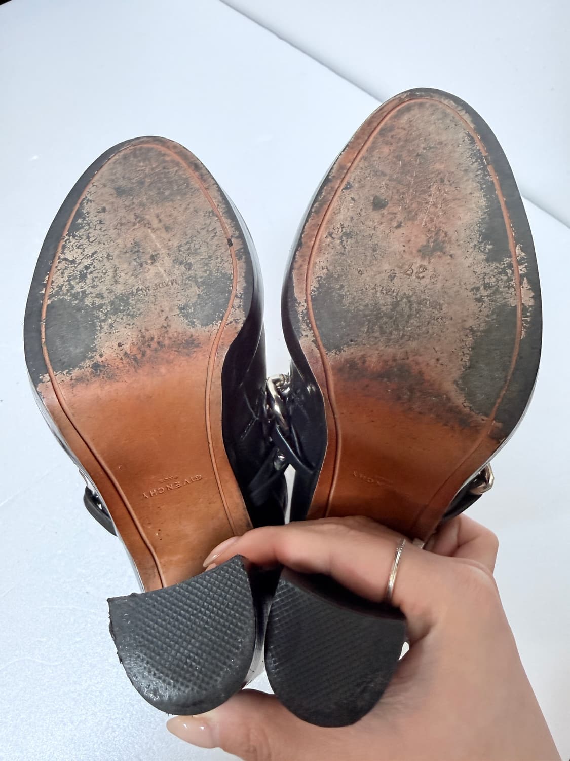 GIVENCHY 지방시 체인 디테일 앵클 부츠 235 상품이미지6