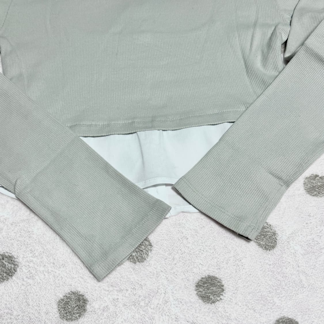 페인오어플레져 에블린 셔츠탑 라이트그레이 상품이미지4