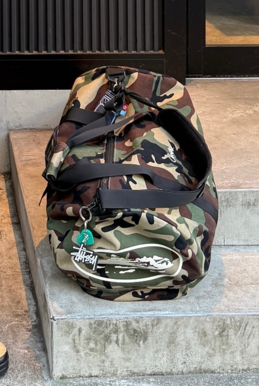 구매) 코르테이즈 더플백 카모, 블랙 구합니다 상품이미지1