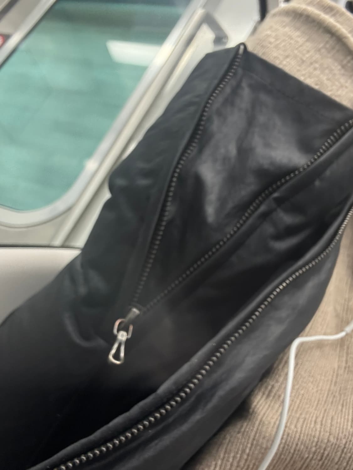 카즈유키 쿠마가이 어태치먼트 절개 패딩 상품이미지5