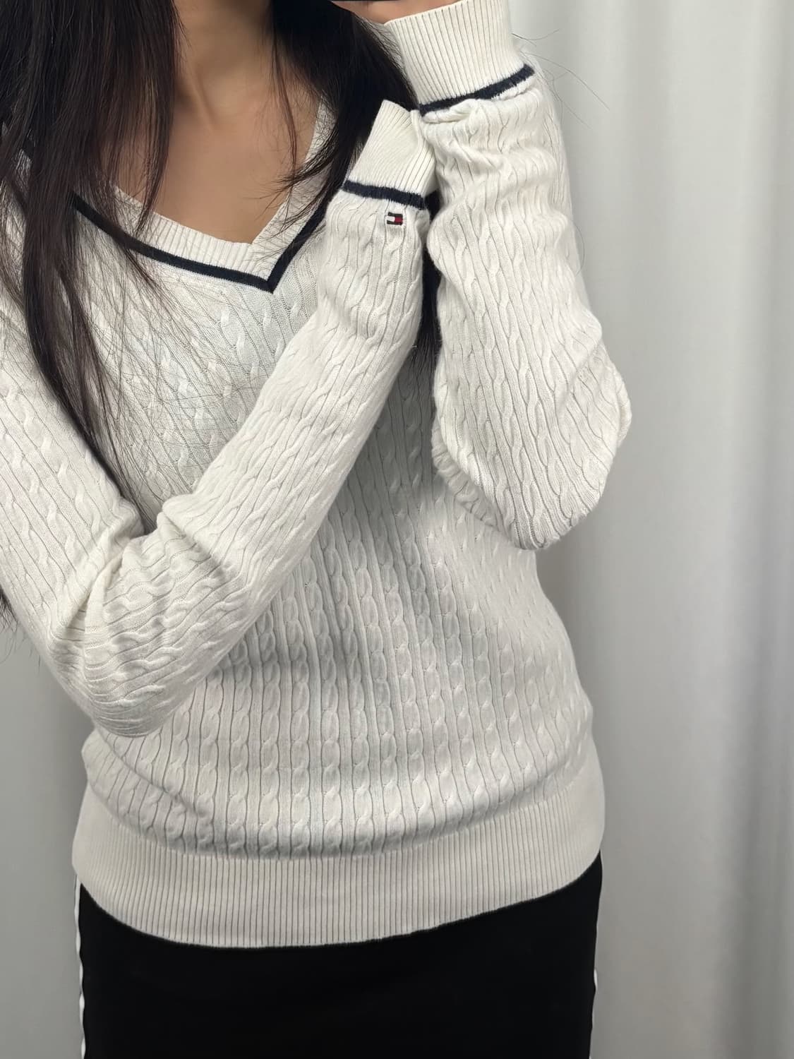 타미힐피거 화이트 브이넥 니트 상품이미지1