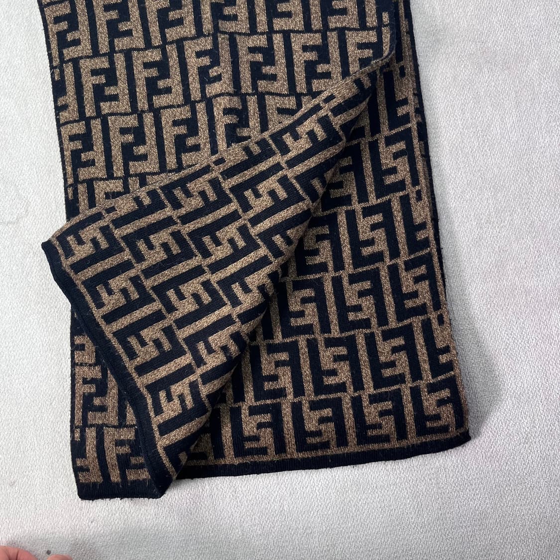 팬디 주카패턴 ff 머플러 상품이미지3