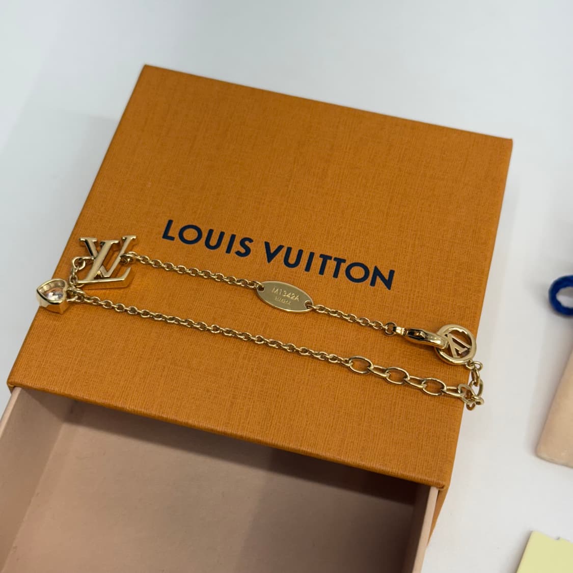 [1회 착용] 루이비통 아이코닉 하트 팔찌 골드 상품이미지5