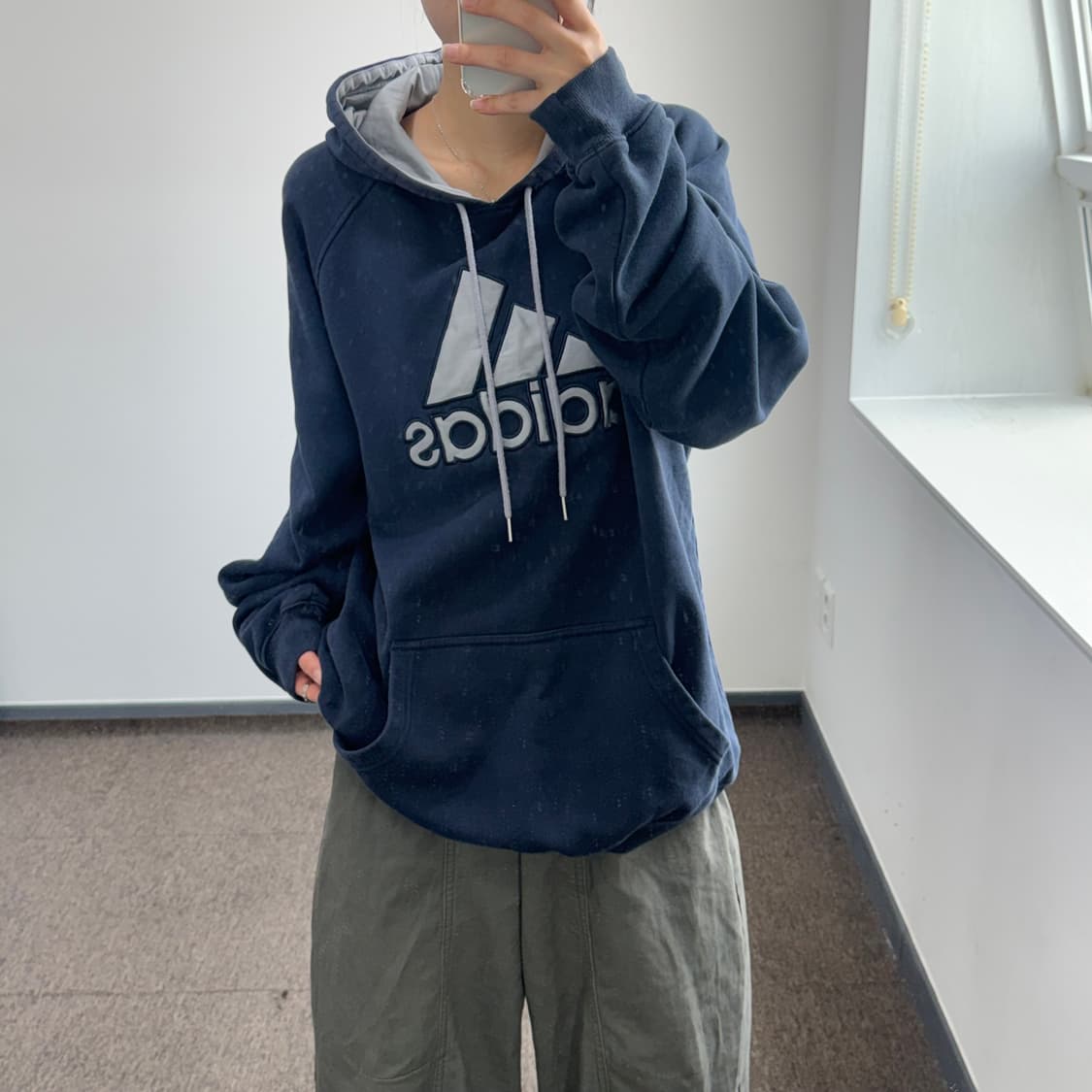 Adidas 아디다스 그레이 삼각로고 네이비 후드티 상품이미지1