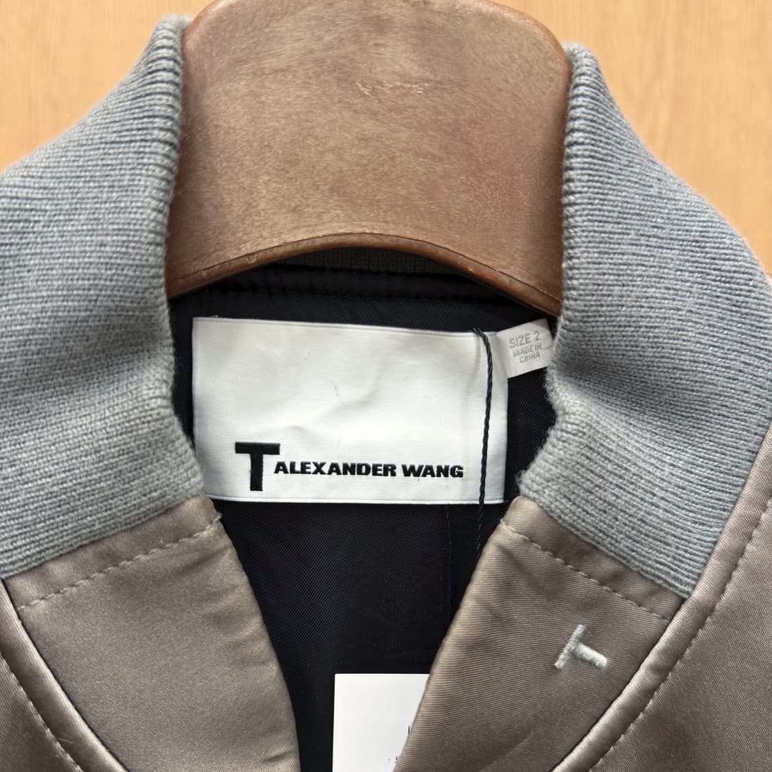 알렉산더 왕 새틴 보머 자켓 니트 립 트리밍 지퍼 포켓 디테일 브라운 상품이미지6