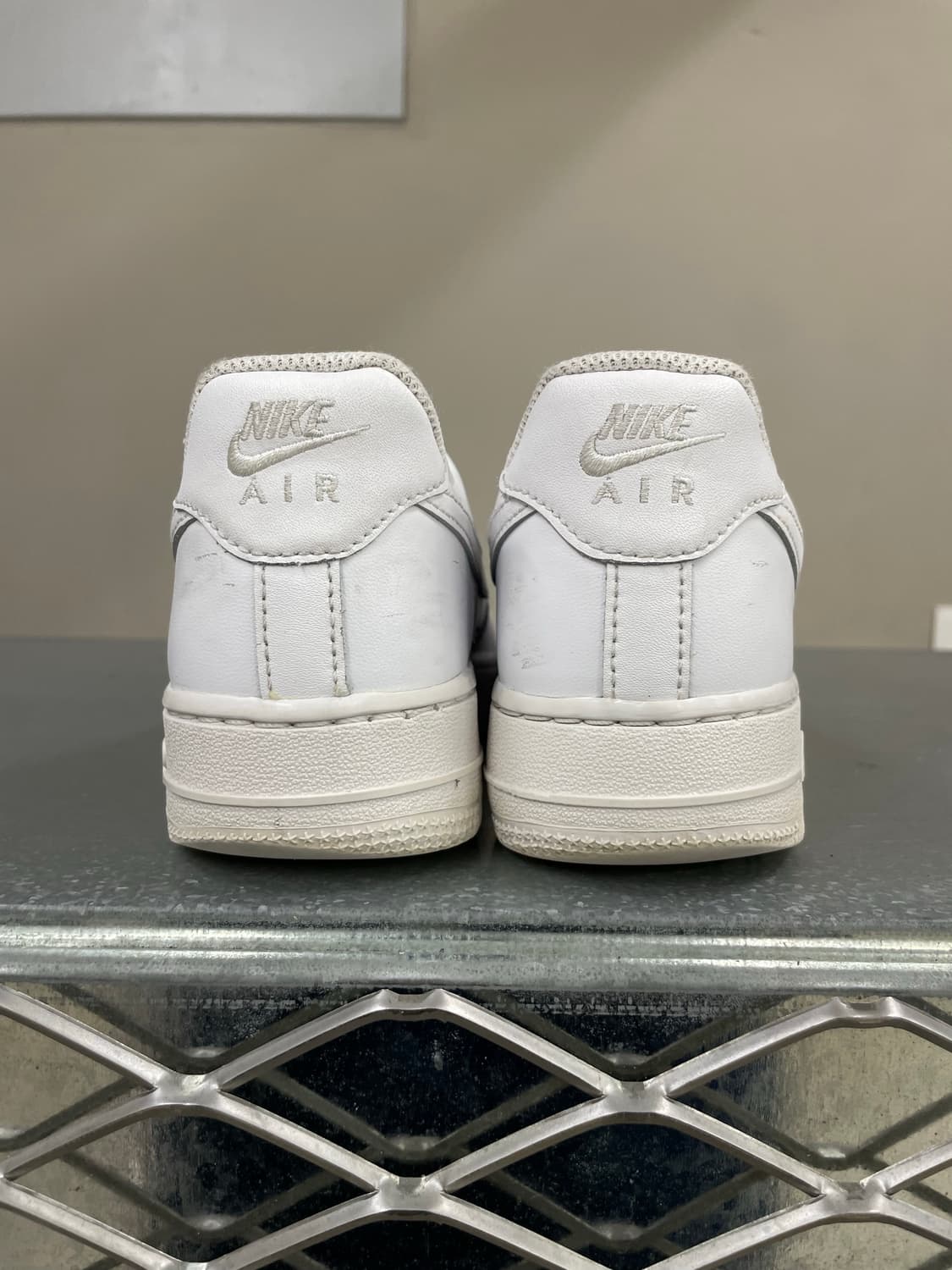 나이키 에어포스 1 로우 화이트 230 상품이미지3