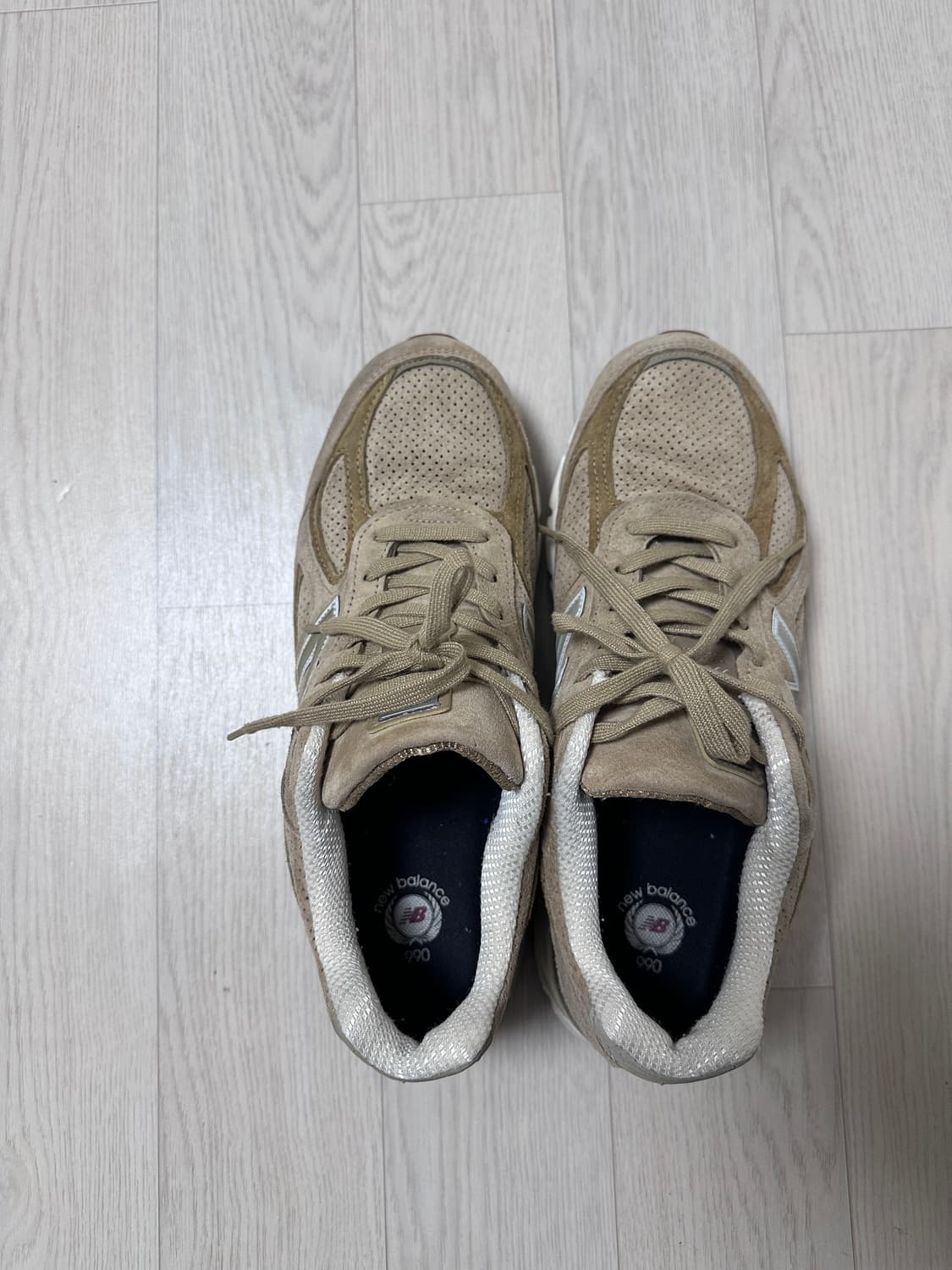 뉴발란스 990 v4 탄 컬러 상품이미지1