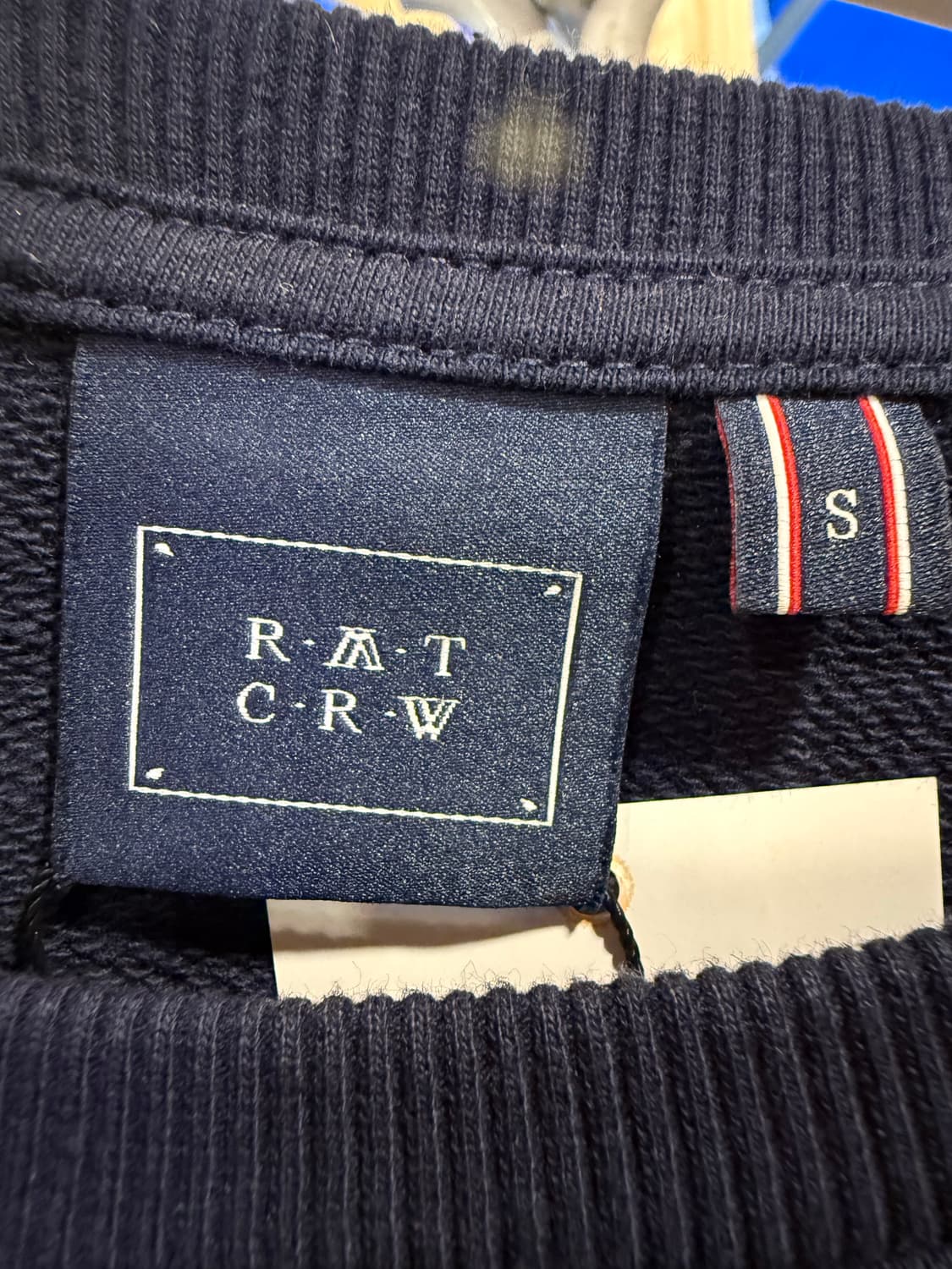 로맨틱크라운 네이비 맨투맨 상품이미지2