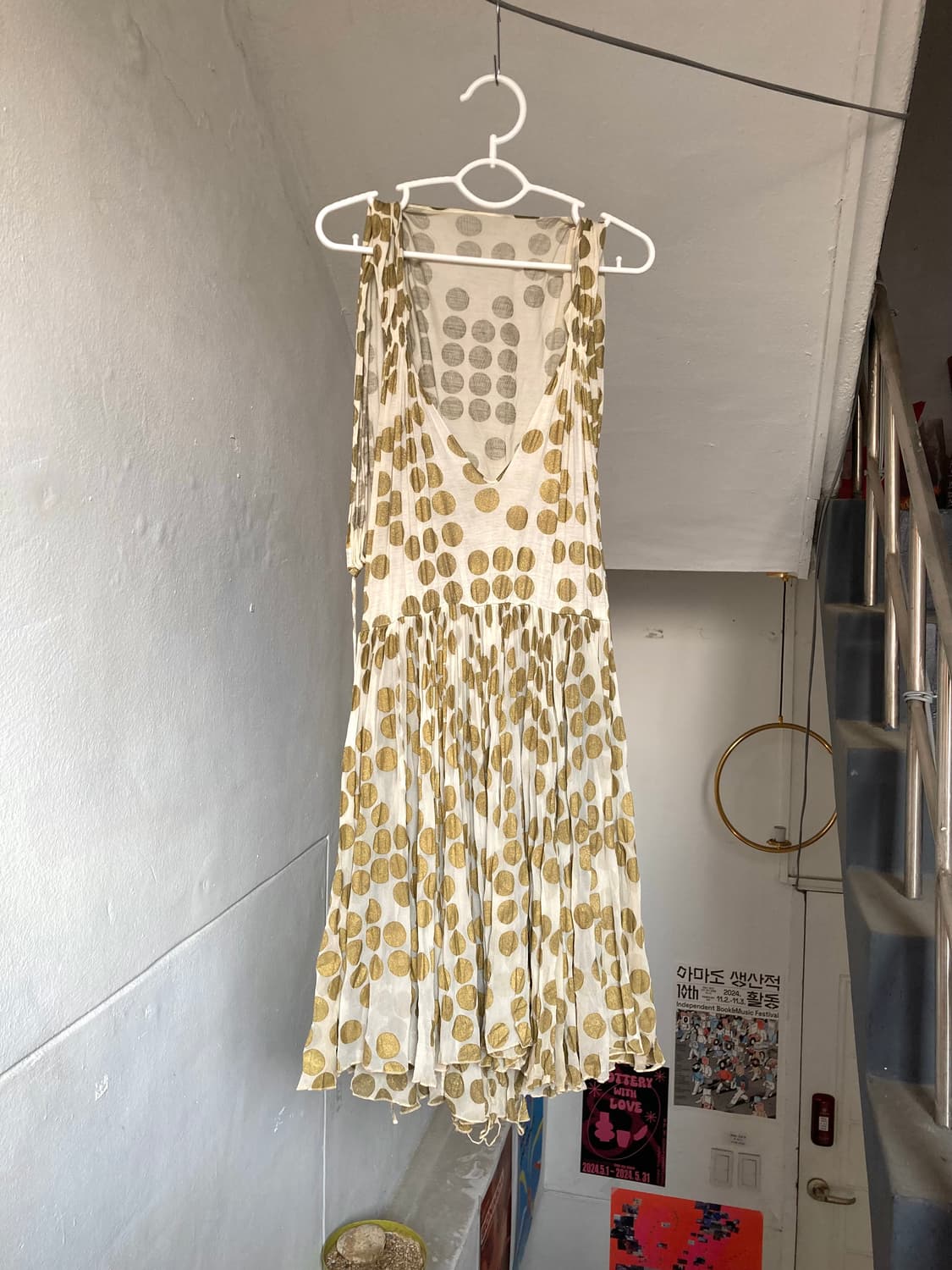실크 100% 베이지 도트 원피스 상품이미지1