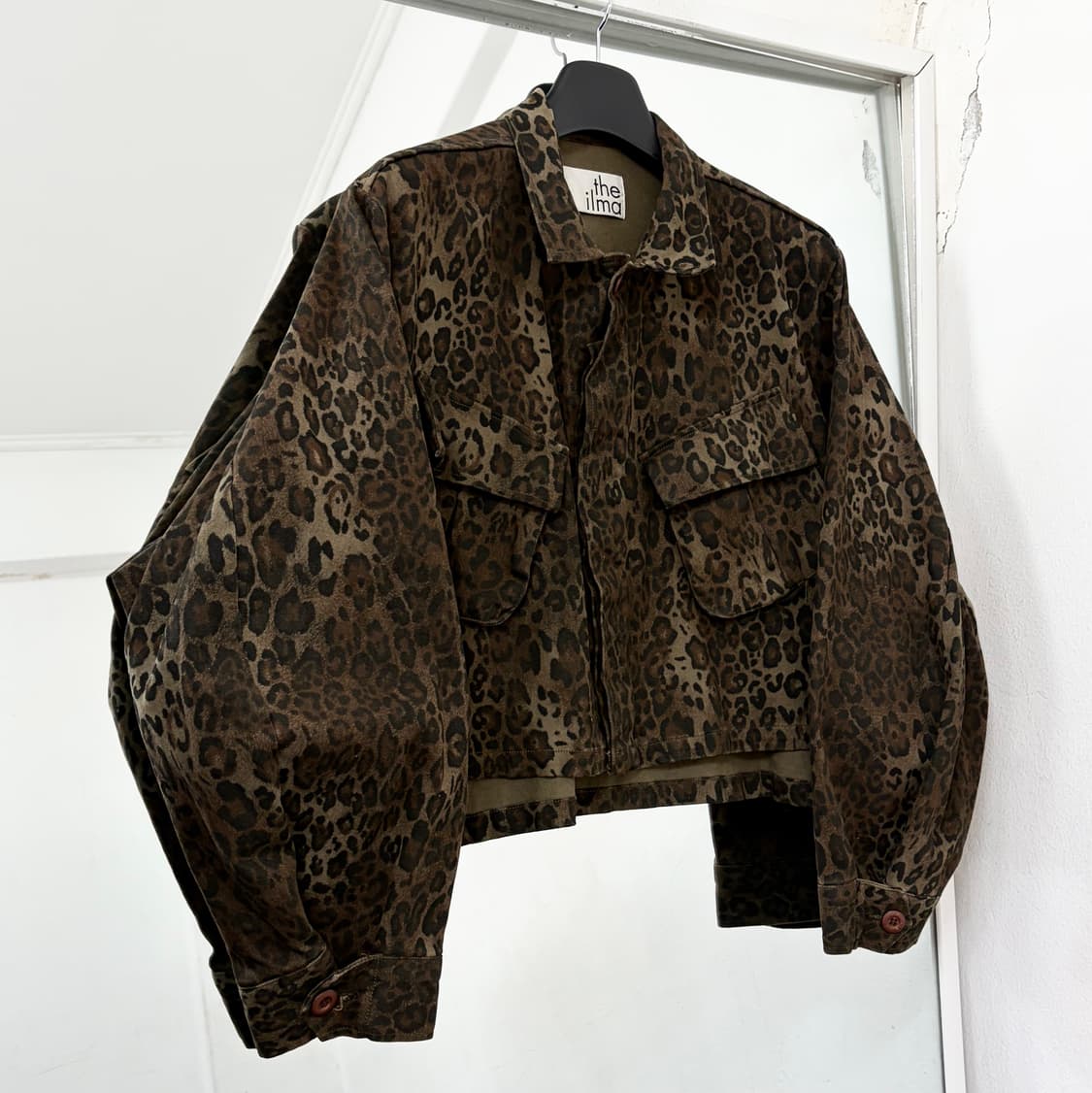 The ilma 더일마 레오파드 크롭 자켓 상품이미지4