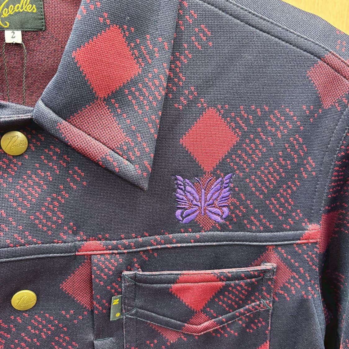 니들스 트러커 자켓 체크 자가드 패턴 레드 나비 자수 디테일 네이비 상품이미지6
