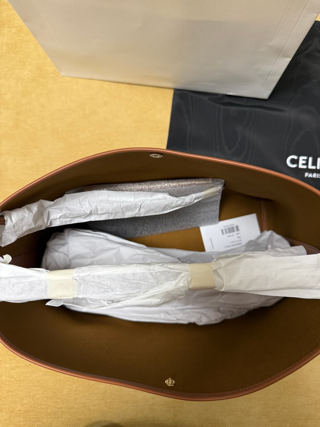 셀린느 소프트 쇼퍼백 트리옹프 새제품 상품이미지3