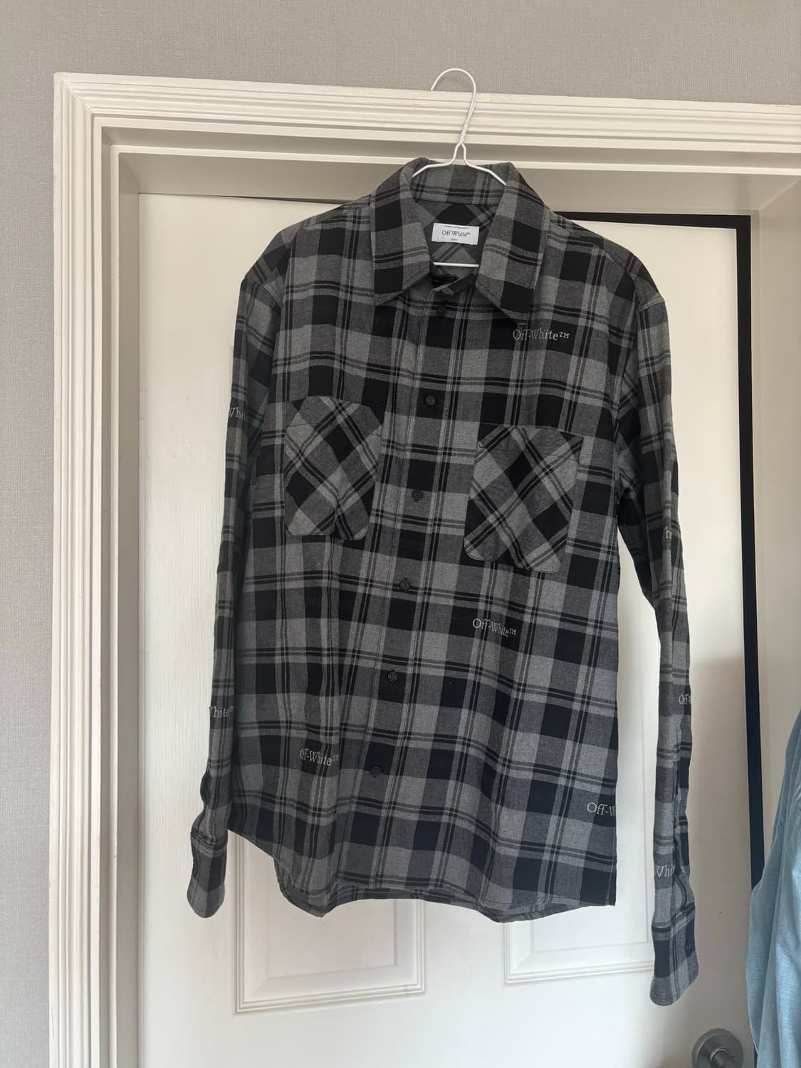 [L] 오프화이트 체크 로고 셔츠 상품이미지1