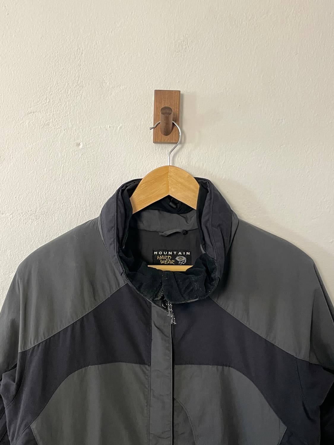 마운틴하드웨어 윈드브레이커  상품이미지2