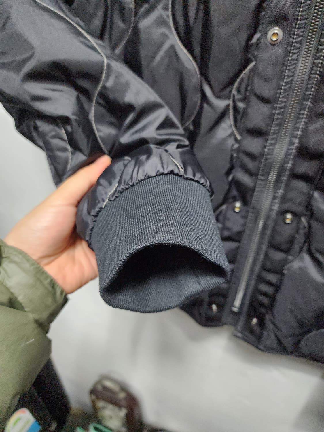 시리즈에피그램 퀼팅 스티치 구스다운 경량패딩 상품이미지3