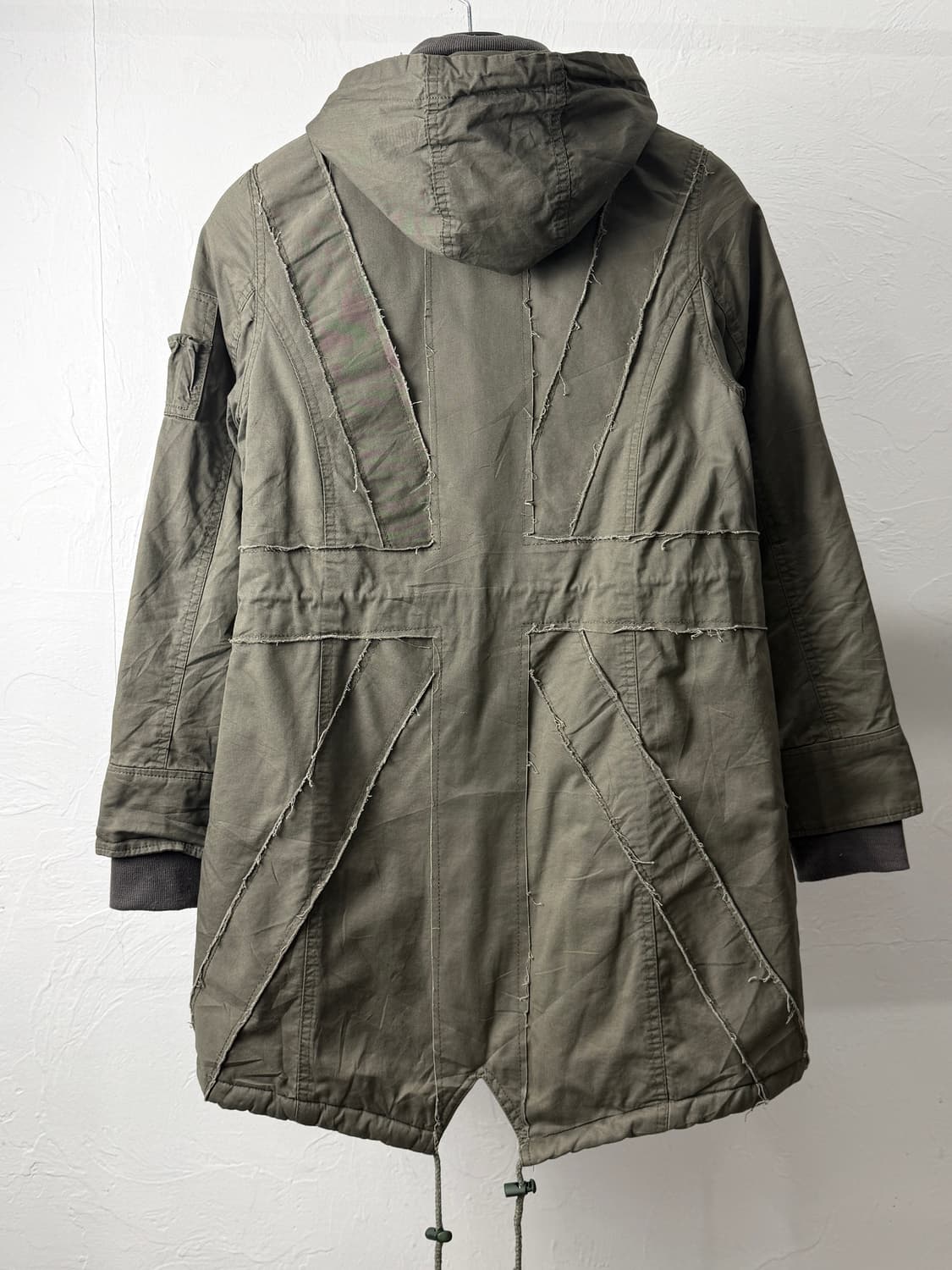 Edge Line 패널링 피쉬테일 파카 상품이미지6