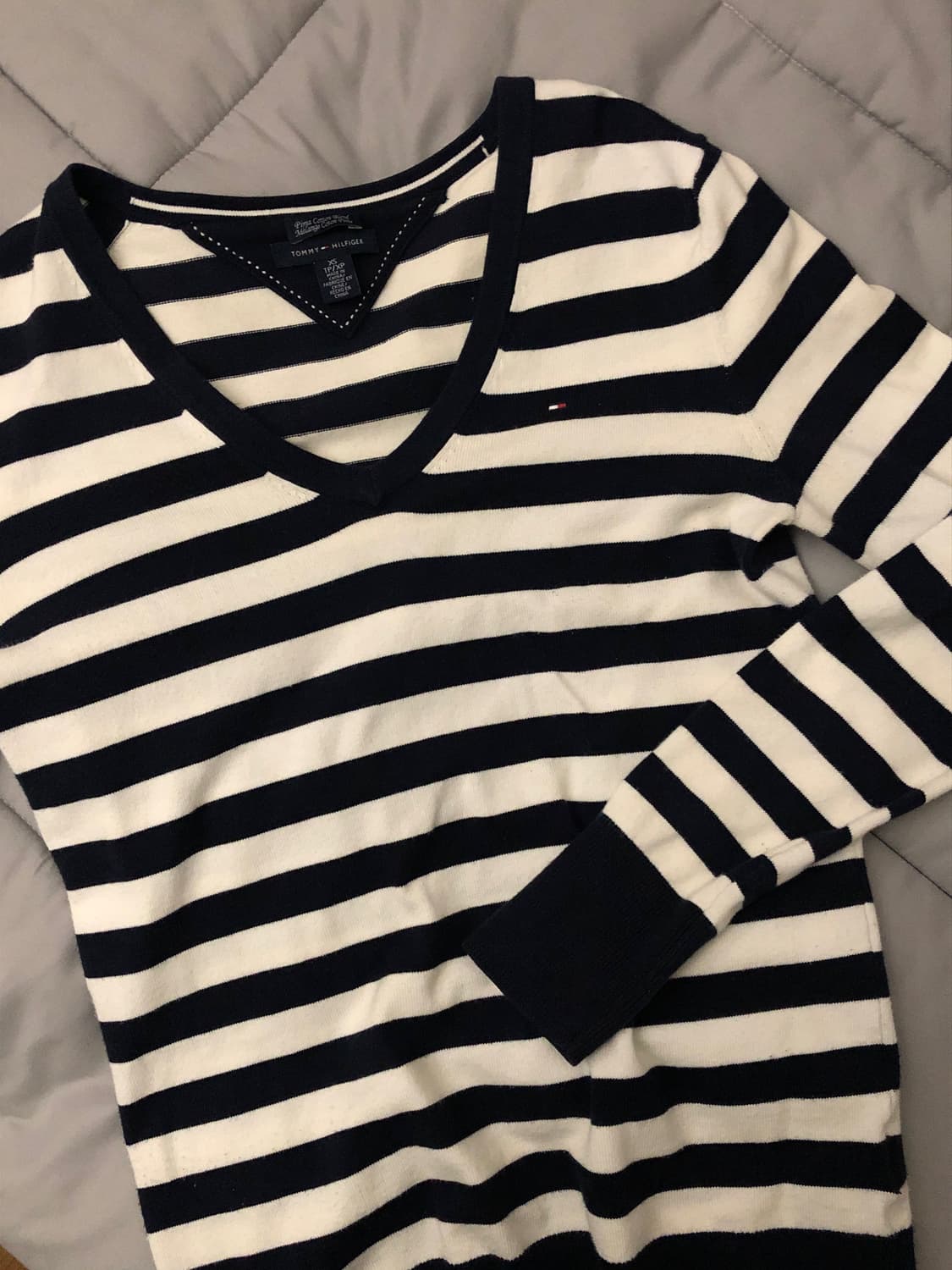 타미힐피거 스트라이프 브이넥 니트 상품이미지3