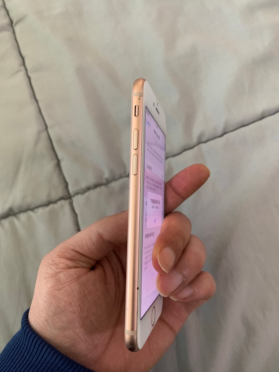 아이폰8 골드 64GB 상품이미지6