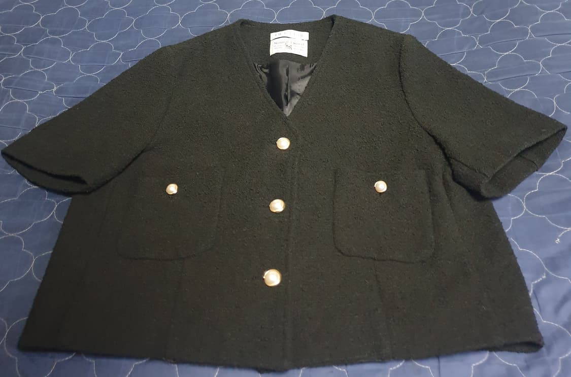 (24ss) 틸아이다이 카라리스 진주버튼 트위드 반팔자켓 블랙 (S) 상품이미지3