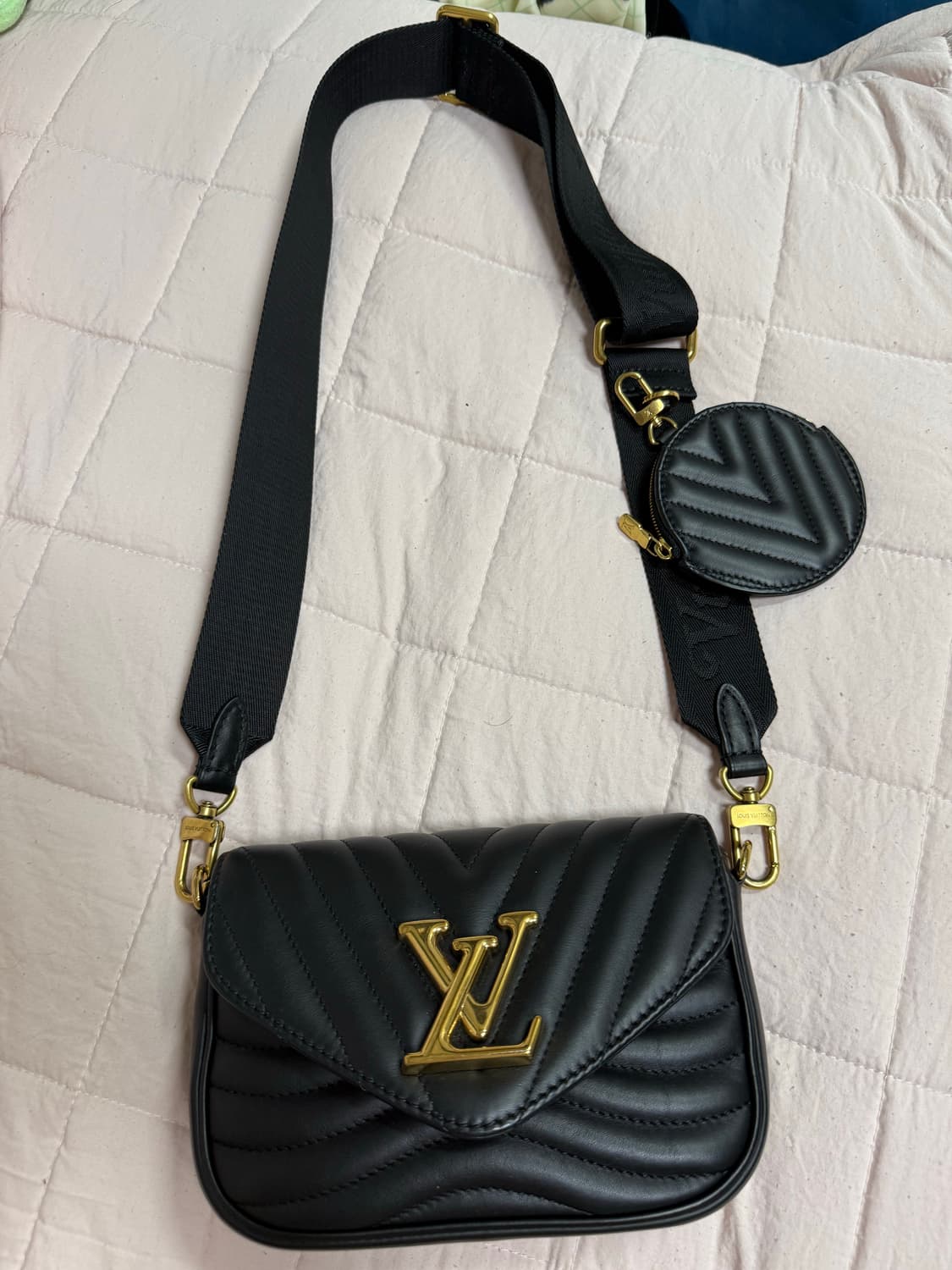 루이비통 뉴 웨이브 멀티 포쉐트 블랙 상품이미지1