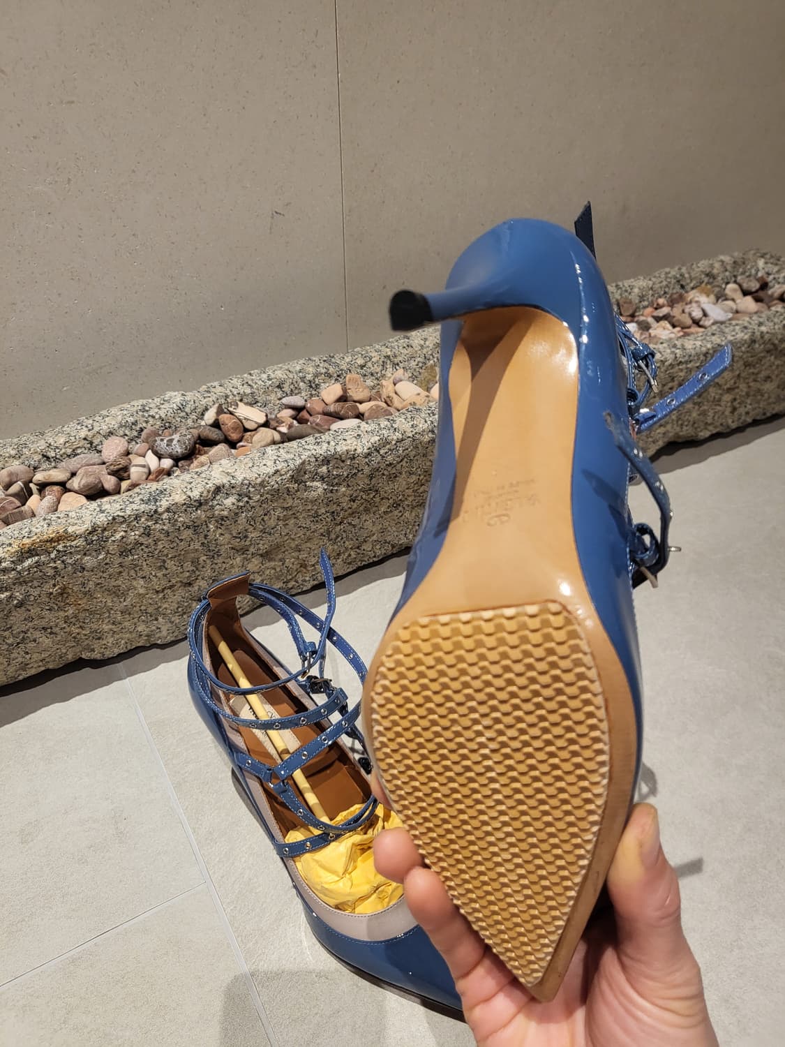 발렌티노 가라바니 블루스터드 힐 38사이즈(250) 상품이미지4