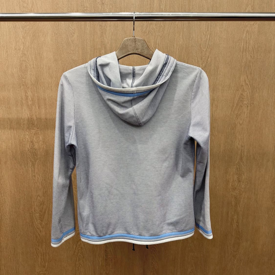 꾸레쥬 후드 집업 메시 텍스처 배색 라인 디테일 라이트그레이 상품이미지3