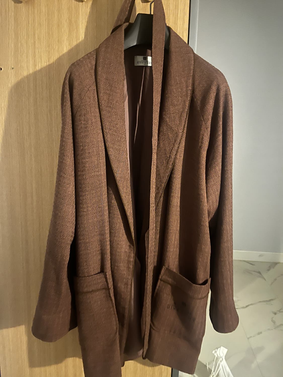 [우아함을 재질과 실루엣으로] Givenchy 상품이미지1