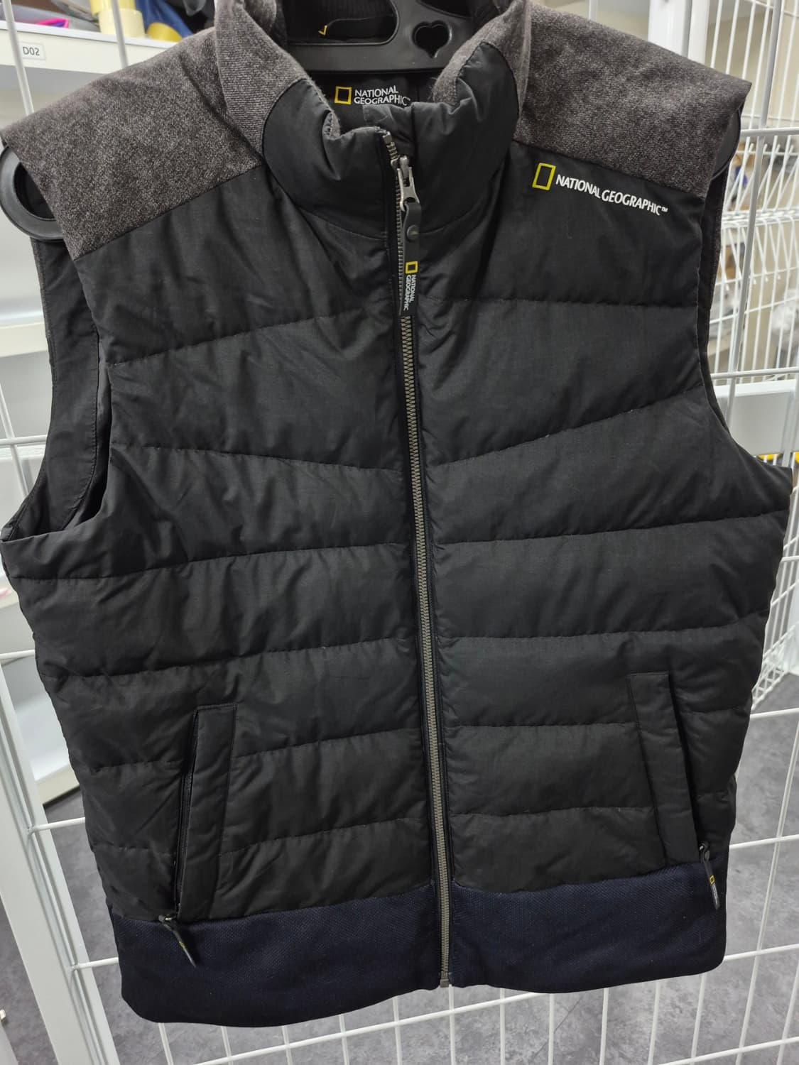 네셔널지오그래픽 정품 구스경량조끼패딩 95사이즈 실사이즈 100 팝니다
 상품이미지1