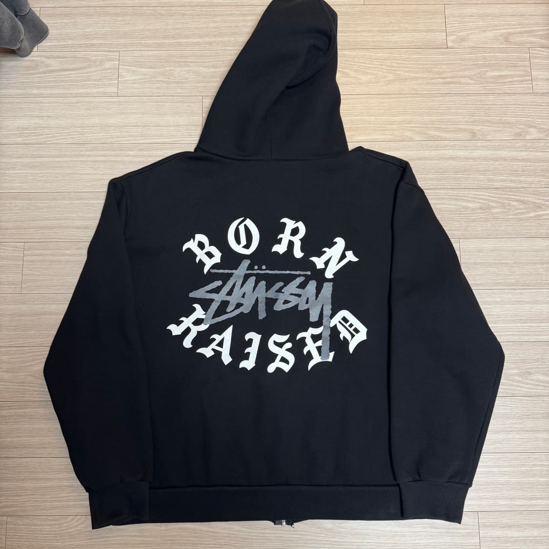 스투시 본앤레이즈드 로고 후드 집업 블랙 상품이미지5