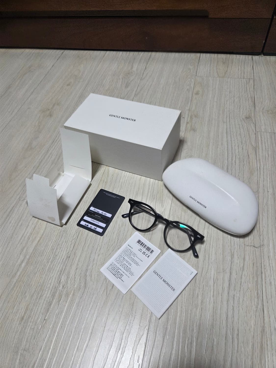 젠틀몬스터 밀란 A 블랙 안경 상품이미지4