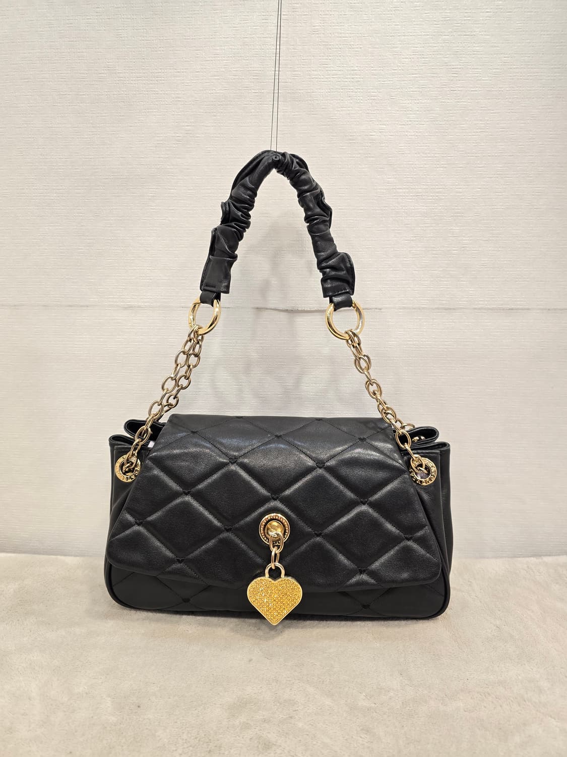 러브캣 블랙 퀼팅 체인 숄더백 가방 상품이미지1