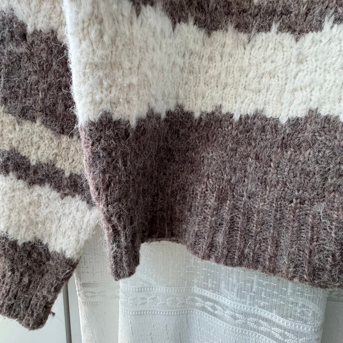 아이보리 브라운 스트라이프 부클 니트 스웨터 상품이미지7