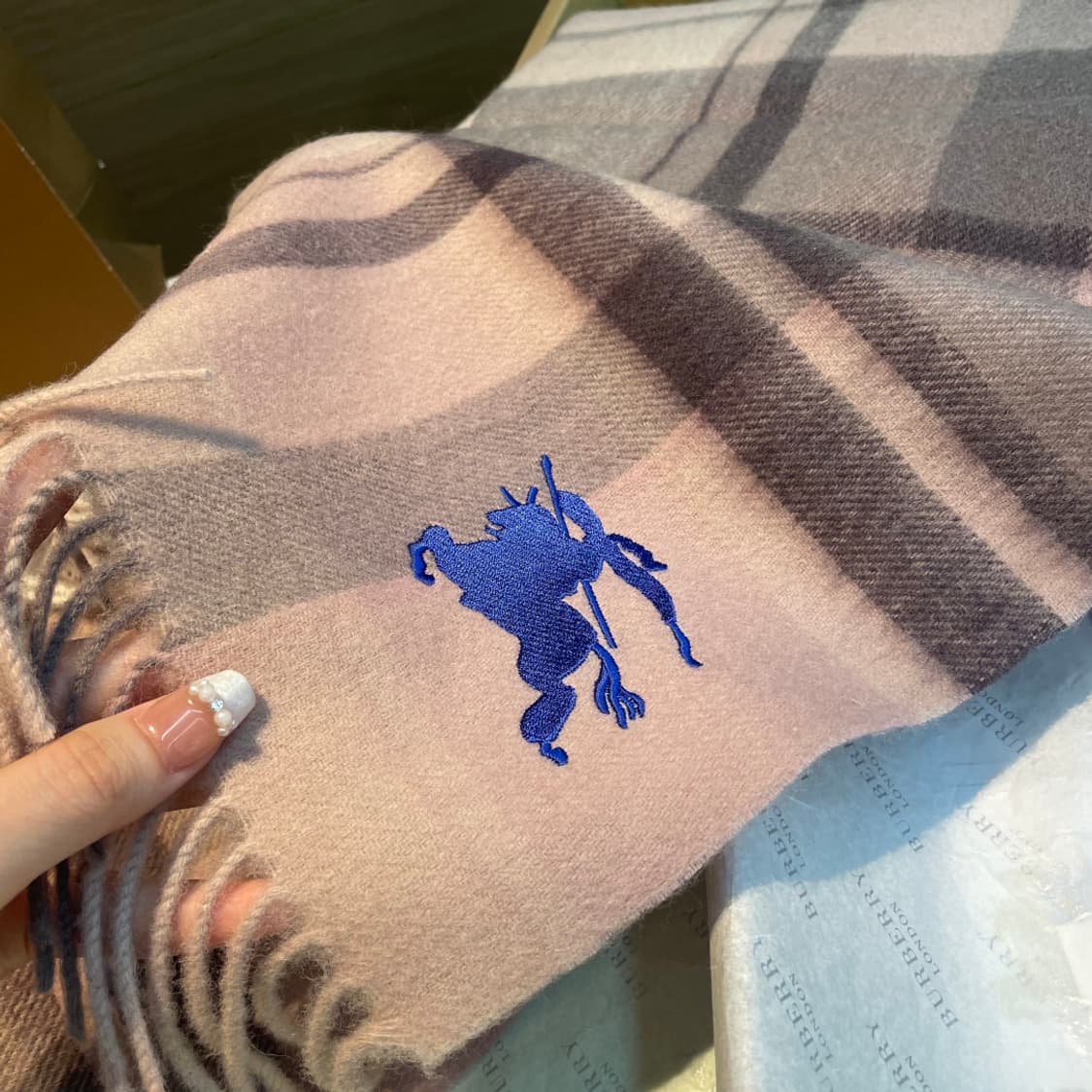 버버리숙녀 리버서블 스카프100% 램스울
 상품이미지4